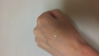 オルビスクリアジェル手にとったとこ