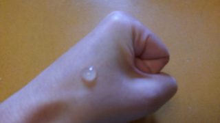 オルビスクリアジェル手に